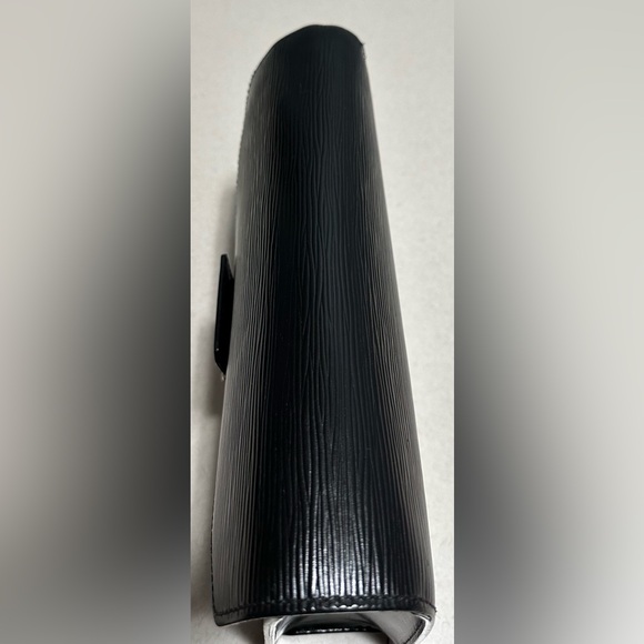 Louis Vuitton Pochette Serie Dragonne Epi Black - Picture 9 of 16